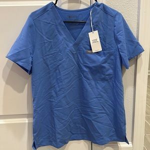 NWT Womens Figs scrubs Catarina One-Pocket Scrub Top. Ceil Blue. Size Medium